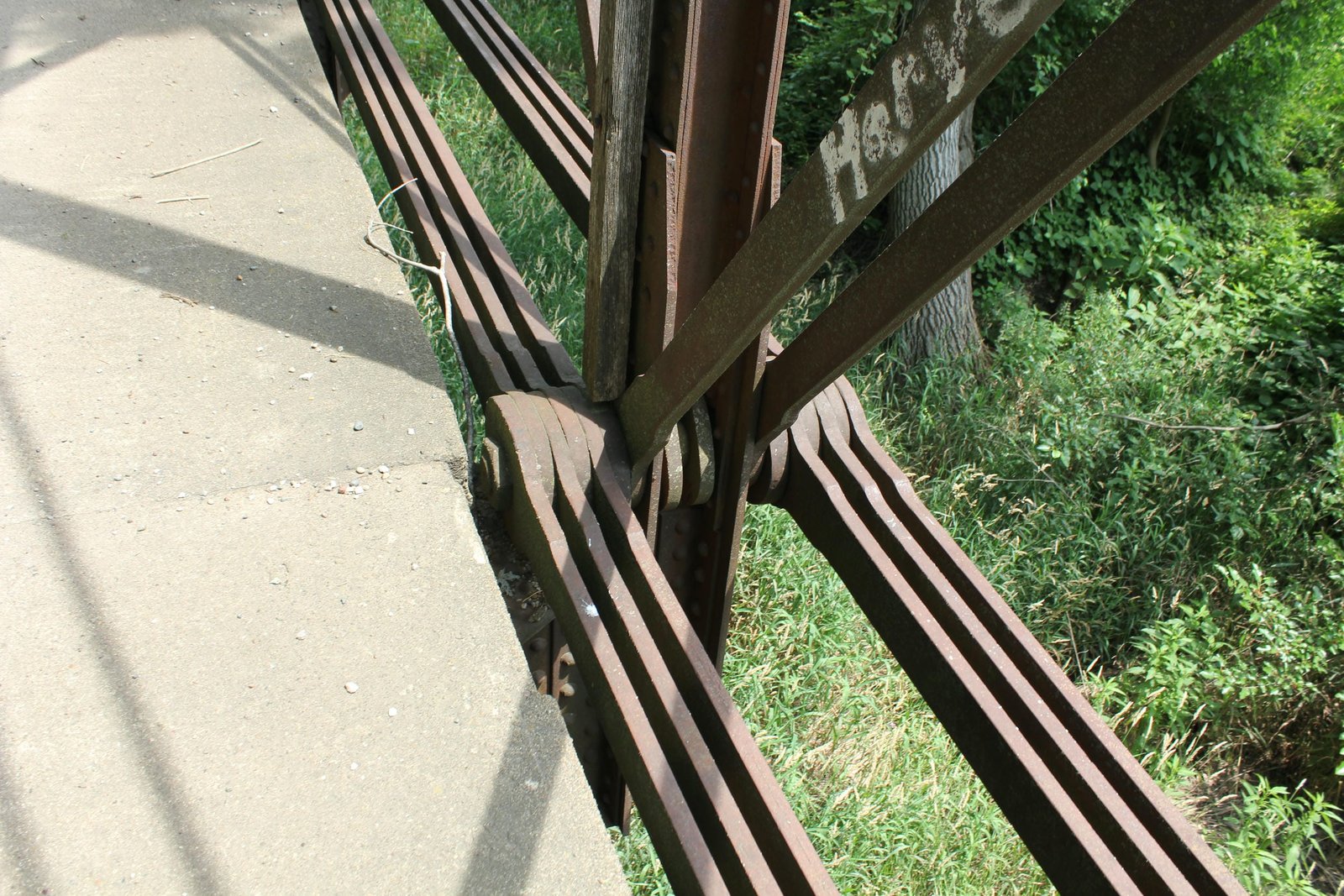 Bottom chord and lower connection